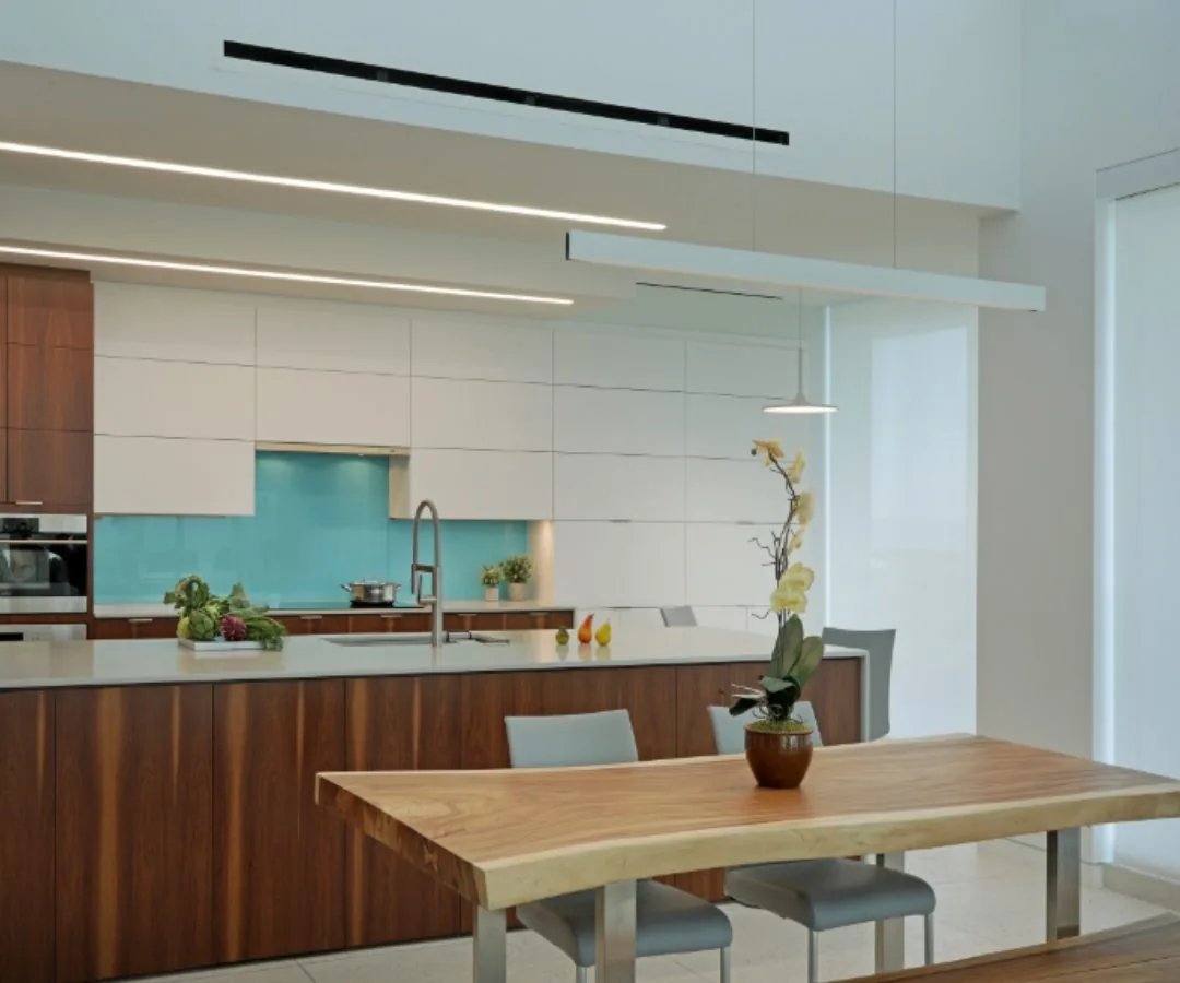 Contemporary Longboat penthouse kitchen in Cumaru and white